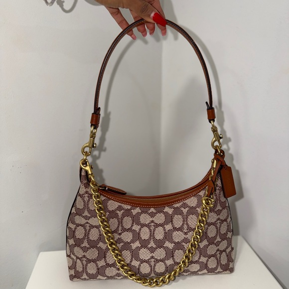 Juliet Shoulder Bag 25
In Signature Textile Jacquard - Picture 8 of 10